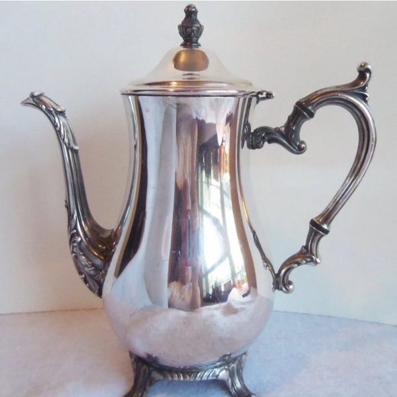 Antique Wm Rogers 800 Silver Tea set, includes all 4 pieces - Picture 2 of 3